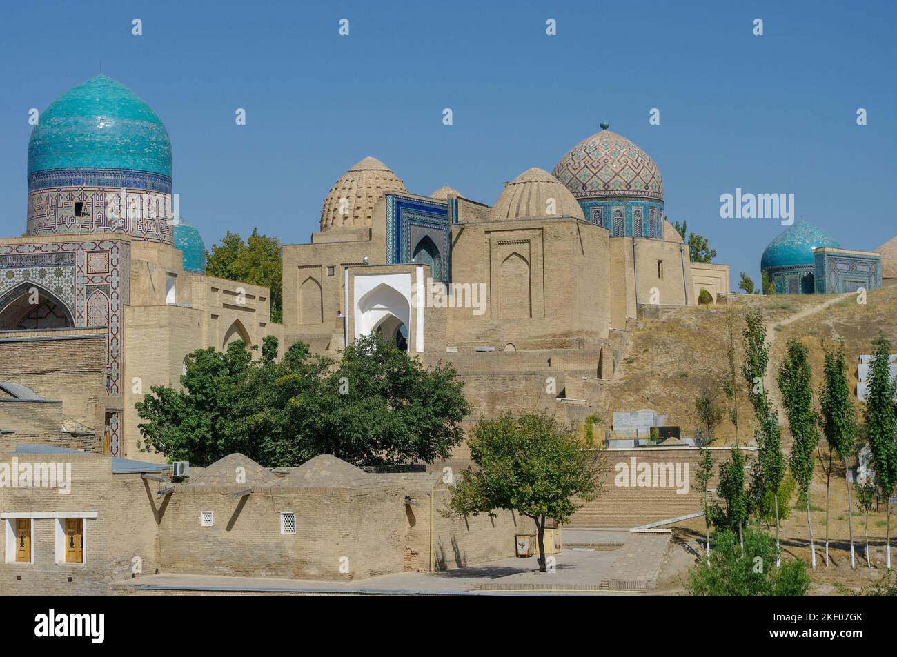 Vue panoramique de la nécropole médiévale Shah-i-Zinda depuis l'extérieur de Samarkand, classée au patrimoine mondial de l'UNESCO Banque D'Images