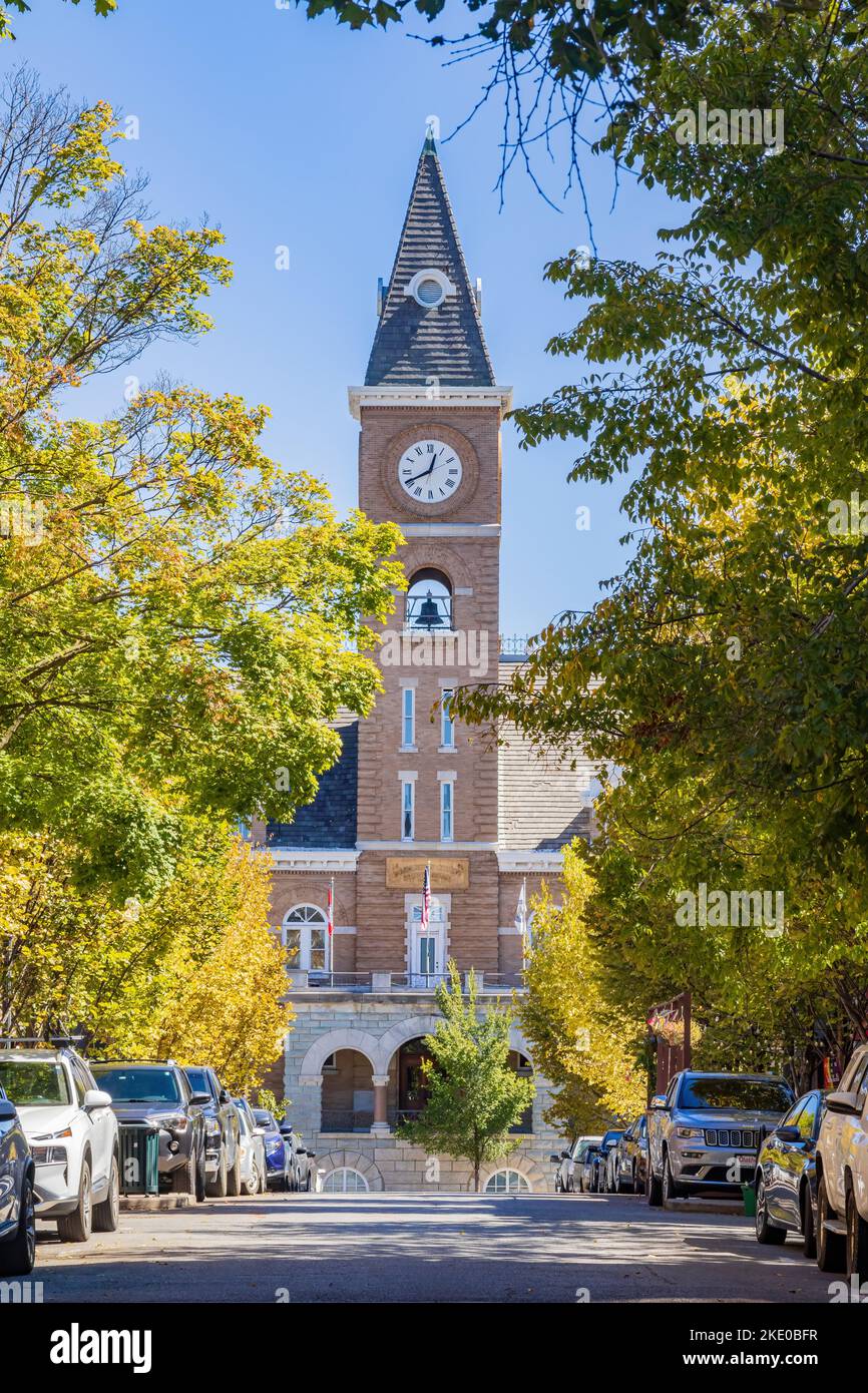 Arkansas, OCT 2 2022 - vue extérieure ensoleillée du palais de justice historique du comté de Washington Banque D'Images