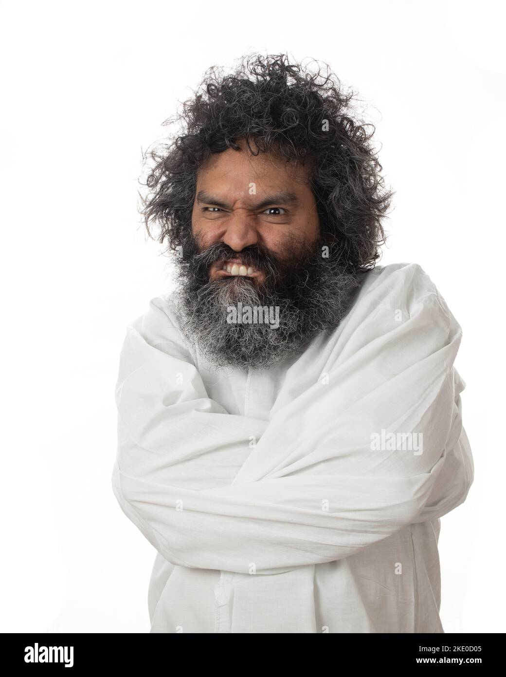 Un cliché vertical d'un psychopathe mâle allant fou de rage dans une chemise de straitwant, séance photo studio Banque D'Images