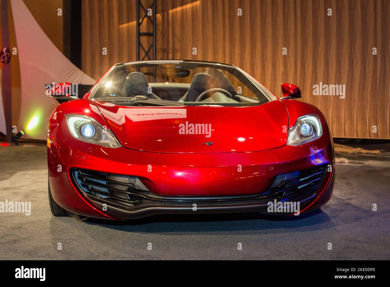 Detroit, Michigan - La McLaren 12C dans une exposition de voitures de luxe au cours de la North American International Auto Show. Banque D'Images