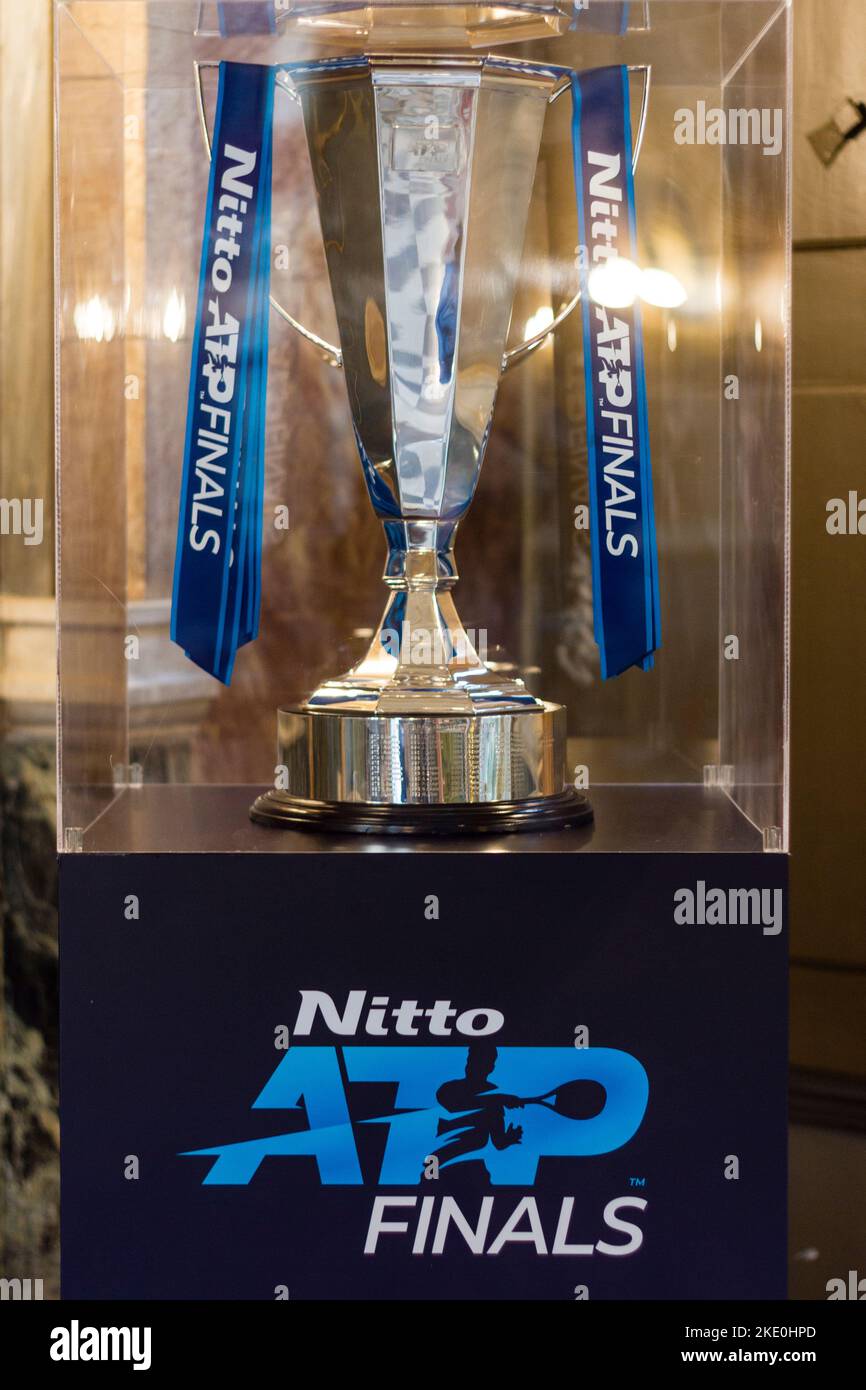 Turin, Italie. 9th novembre 2022. Le Trophée ATP finals est en exposition à Turin avant le début du championnat. ATP finals est le championnat de fin de saison de l'Association des professionnels du tennis. Credit: Marco Destefanis/Alamy Live News Banque D'Images