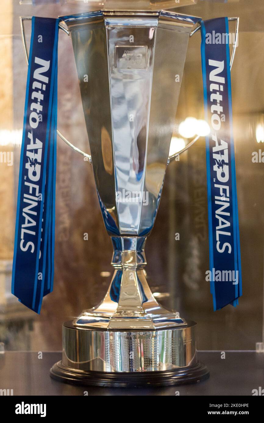 Turin, Italie. 9th novembre 2022. Le Trophée ATP finals est en exposition à Turin avant le début du championnat. ATP finals est le championnat de fin de saison de l'Association des professionnels du tennis. Credit: Marco Destefanis/Alamy Live News Banque D'Images