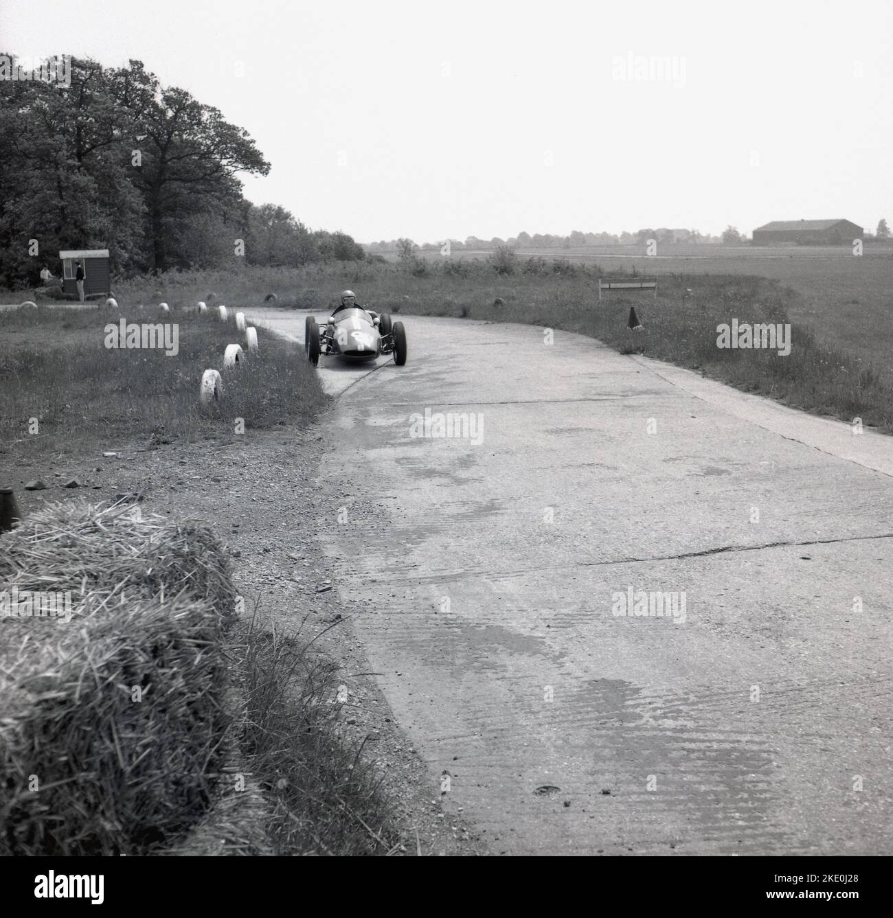 1962, historique, aérodrome de Finmere, Cooper Junior sur la piste des écuries de Geoff Clarke, Finmere, Buckingham, Angleterre, Royaume-Uni. Banque D'Images