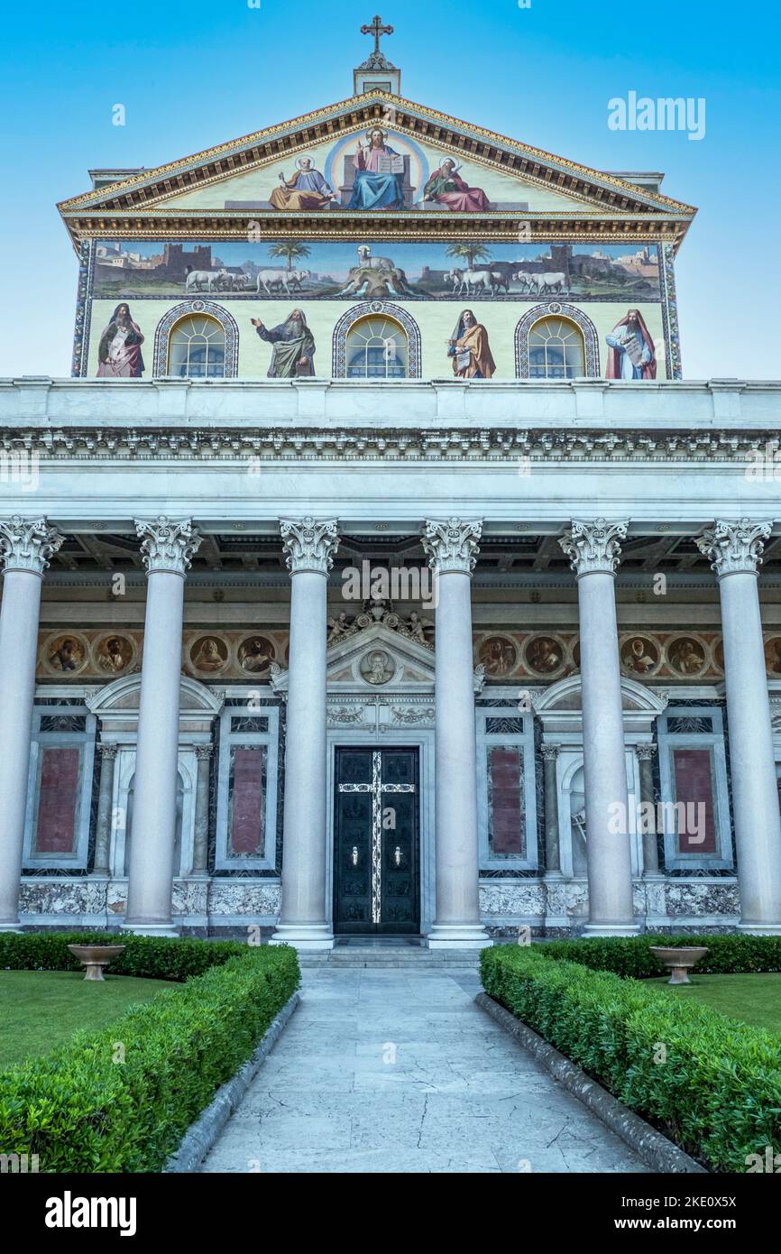 Rome, Italie - 04-12/2018: La façade de la basilique papale de Saint-Paul à l'extérieur des murs Banque D'Images
