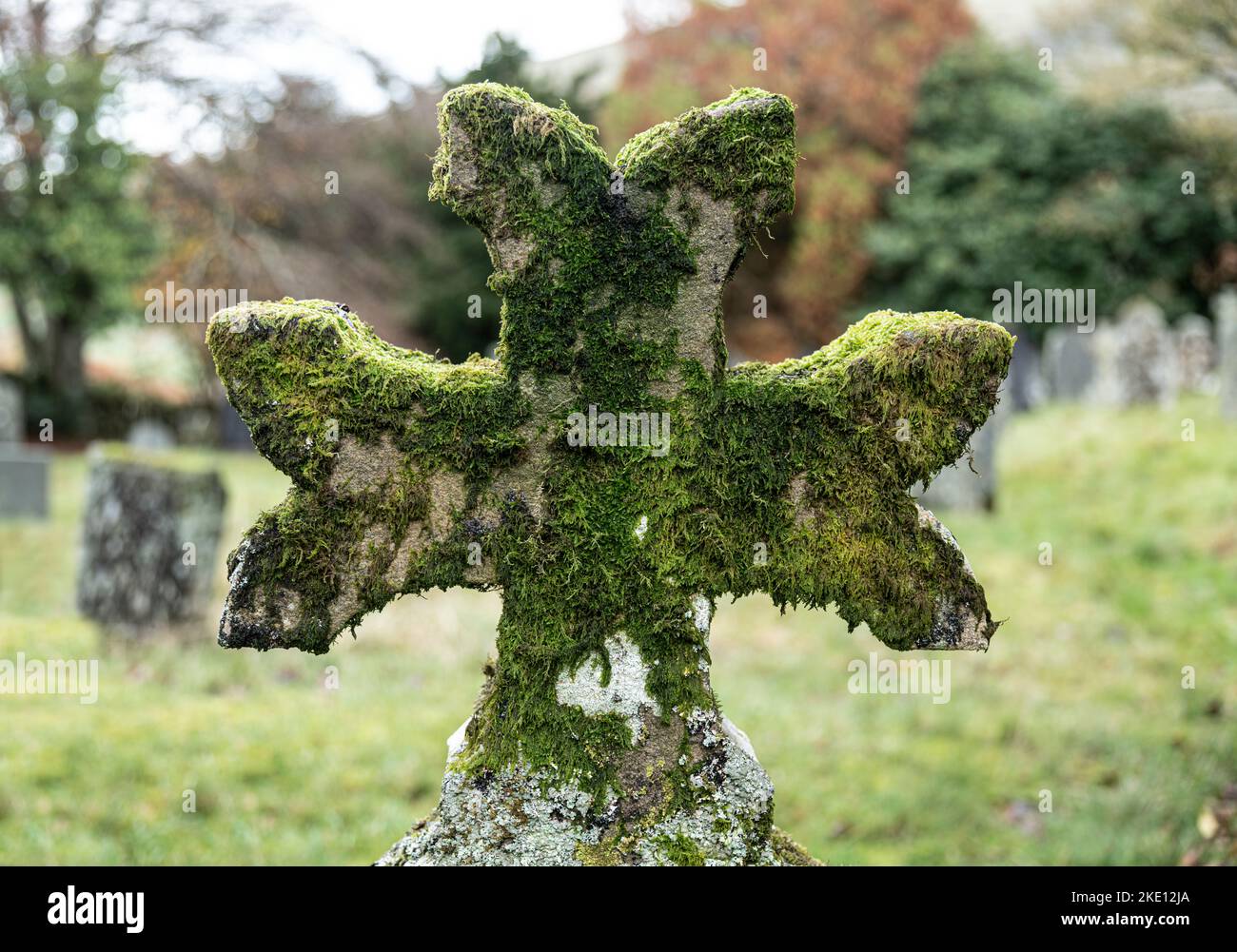 La croix de pierre sculptée St John's Church se trouve dans la vallée de St John's, dans la vallée de Cumbria, en Angleterre. Banque D'Images