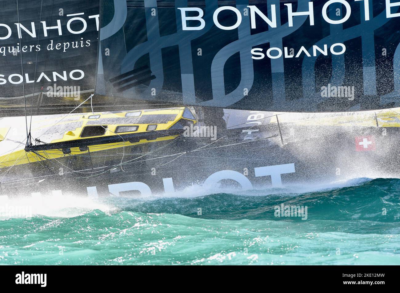 Saint-Malo, France. 9 novembre 2022, le début de l'édition 12th de la route du Rhum a été donné ce mercredi, 9 novembre 2022 à Saint Malo, France. Les 138 skippers enregistrés se sont jetés dans la bataille pour la victoire. De Saint Malo à Pointe a Pitre Guadeloupe, les marins ont l'ambition de traverser l'Atlantique le plus rapidement possible. Photo de Franck Castel/ABACAPRESS.COM Banque D'Images