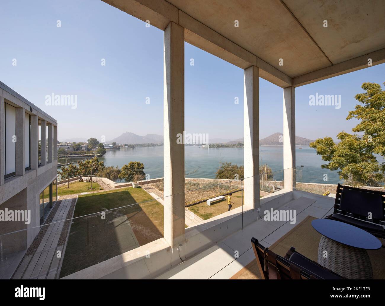 Balcon intérieur. Lake House, Udaipur, Inde. Architecte: Matra Architects , 2020. Banque D'Images