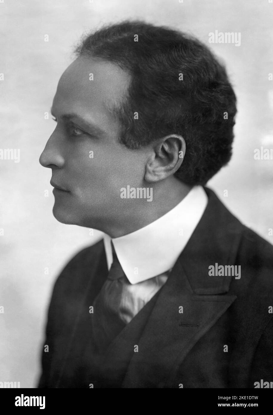 Portrait de profil de l'illusionniste et artiste d'évasion Harry Houdini (1874-1926) à New York, NY, c1919. Banque D'Images