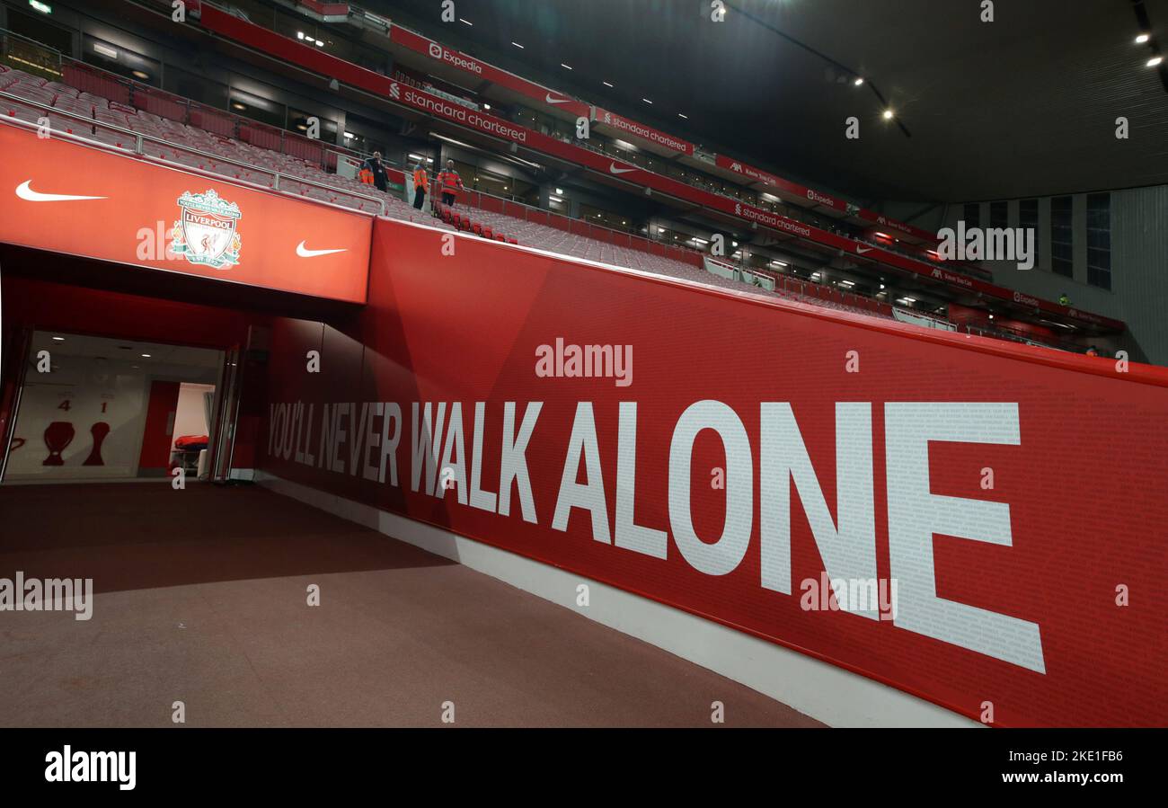 Anfield, Liverpool, Merseyside, Royaume-Uni. 9th novembre 2022. Carabao Cup football, Liverpool versus Derby County; la sortie du tunnel du joueur crédit: Action plus Sports/Alay Live News Banque D'Images