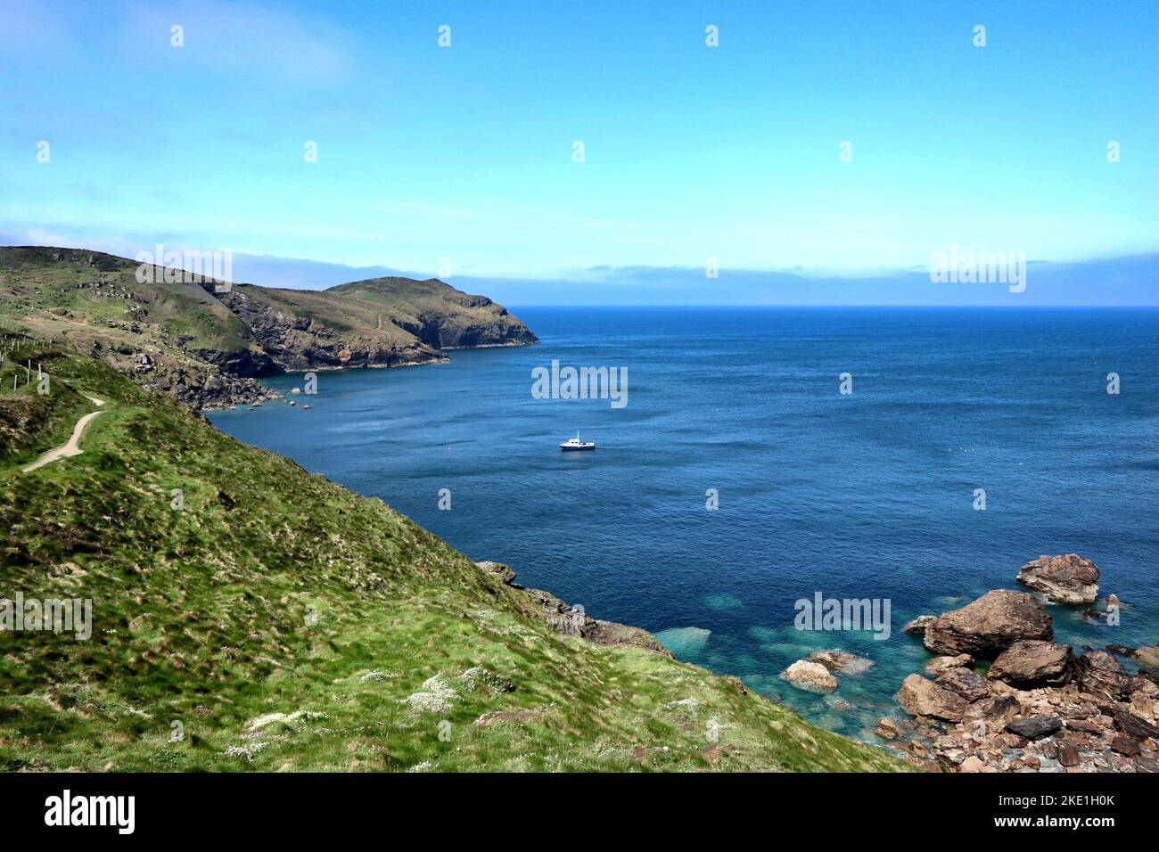 Le sentier de la côte sud-ouest sur la côte nord de Cornwall Banque D'Images