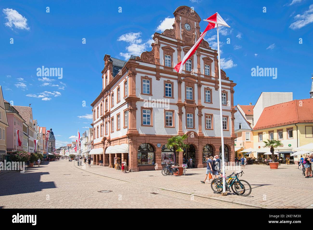 Speyer, Rhénanie-Palatinat, Allemagne - 02 juillet 2022 : l'ancienne menthe est un imposant bâtiment baroque dans la Maximilianstrasse. Banque D'Images