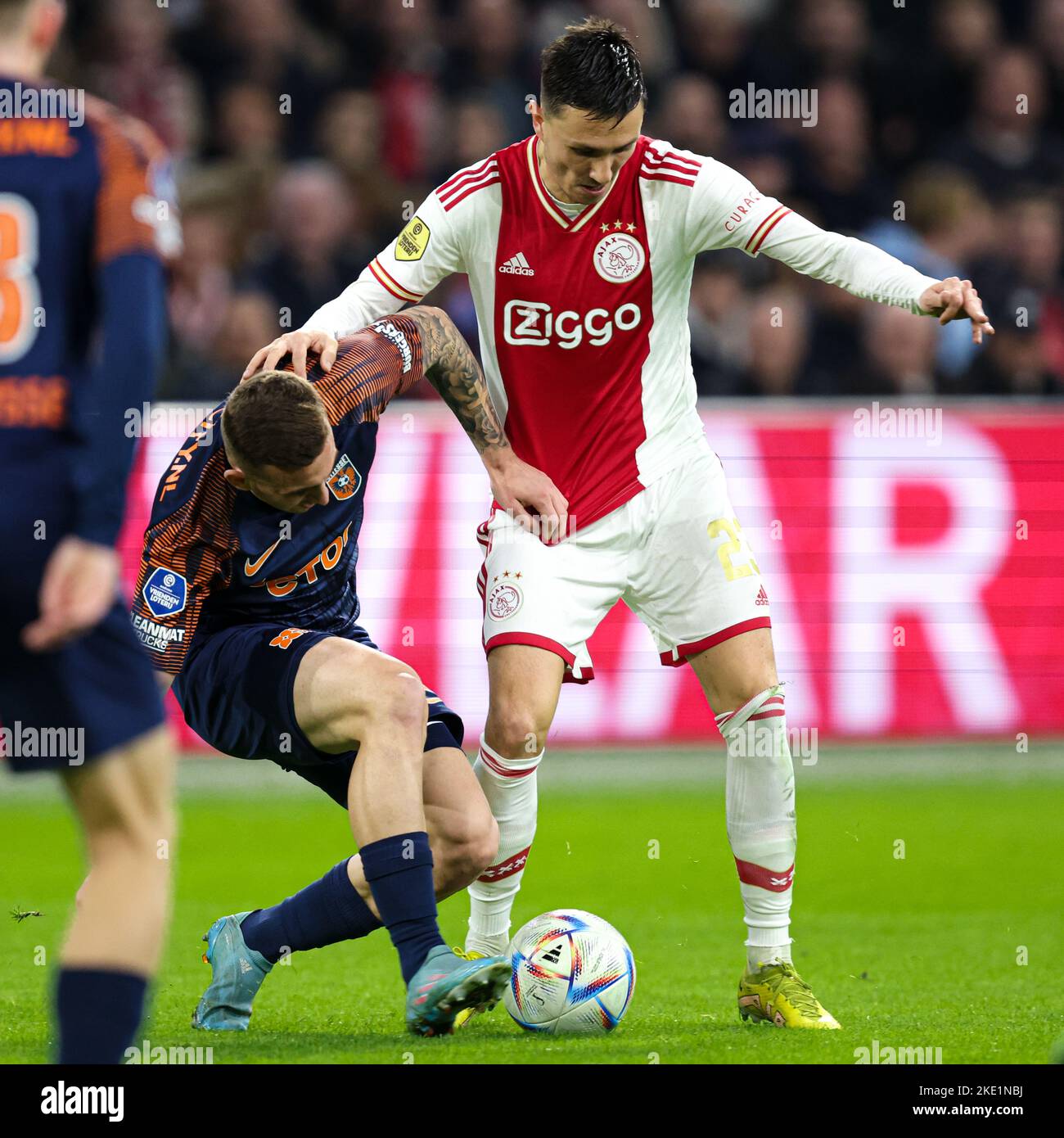 AMSTERDAM, PAYS-BAS - NOVEMBRE 9 : Kacper Kozlowski de vitesse, Steven Berghuis d'Ajax lors du match néerlandais entre Ajax et vitesse à l'arène Johan Cruijff sur 9 novembre 2022 à Amsterdam, pays-Bas (photo de Peter sous/Orange Pictures) Banque D'Images