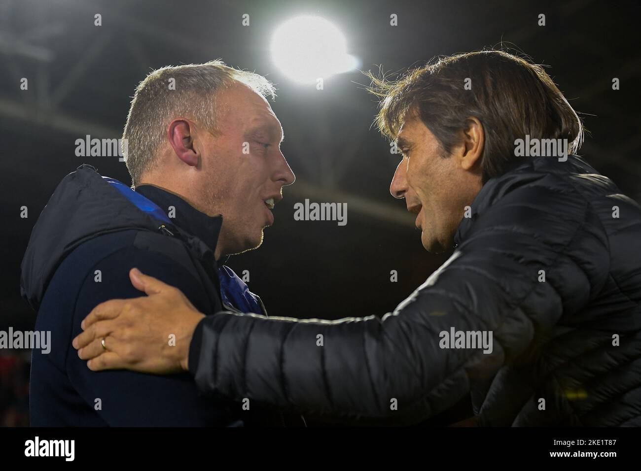 Steve Cooper, entraîneur-chef de Nottingham Forest et Antonio Conte, directeur de Tottenham Hotspur lors du match de la coupe Carabao du troisième tour entre Nottingham Forest et Tottenham Hotspur au City Ground, Nottingham, le mercredi 9th novembre 2022. (Credit: Jon Hobley | MI News) Credit: MI News & Sport /Alay Live News Banque D'Images