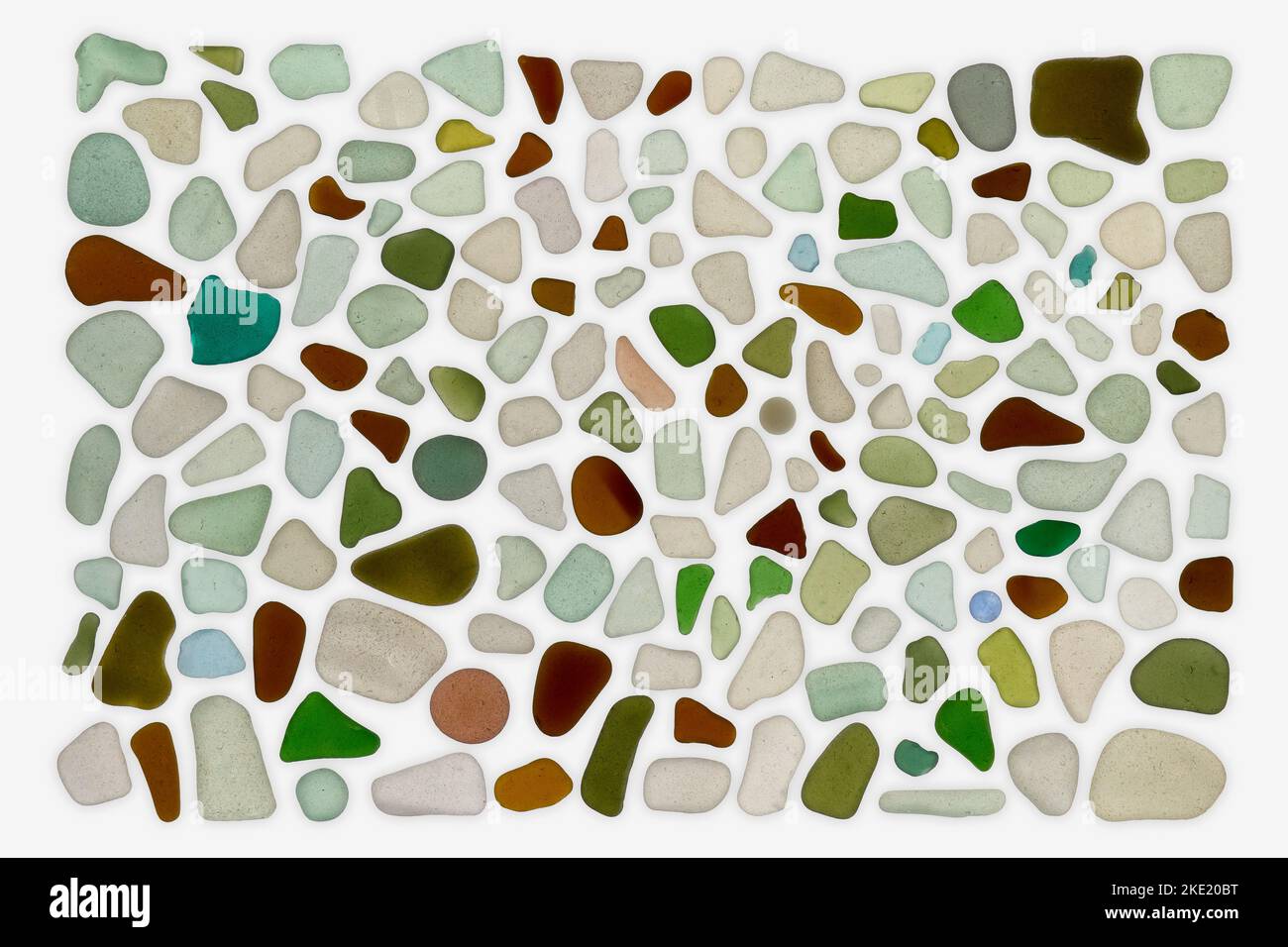 Verre de mer recueilli sur la plage, y compris des couleurs telles que le blanc, le vert marin, le vert émeraude, le brun et la fleur de maïs. Banque D'Images