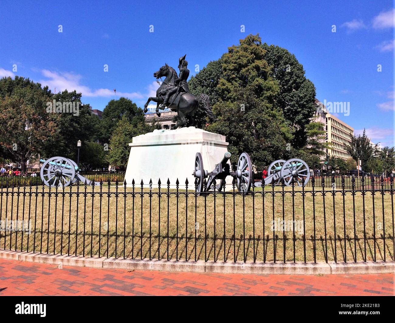 Une statue d'Andrew Jackson à la bataille de la Nouvelle-Orléans occupe le centre de Lafayette Square. Érigé en 1853. Banque D'Images