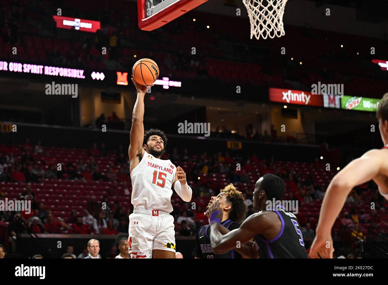 College Park, Maryland, États-Unis. 07th novembre 2022. Maryland Terrapins en avant Patrick Emilien (15) tire un tir lors du match de basket-ball NCAA entre les Maryland Terrapins et les Niagara Purple Eagles au Xfinity Center à College Park, MD. Reggie Hildred/CSM/Alamy Live News Banque D'Images