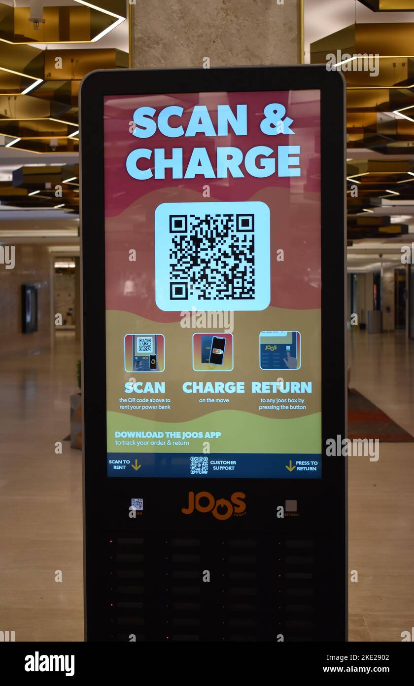 Une station de recharge mobile dans le centre commercial du centre :mk Banque D'Images