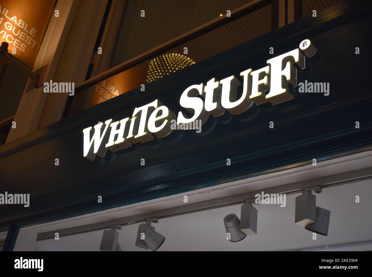 Le panneau White Stuff Shop à Sunset Walk, centre:mk, Milton Keynes. Banque D'Images