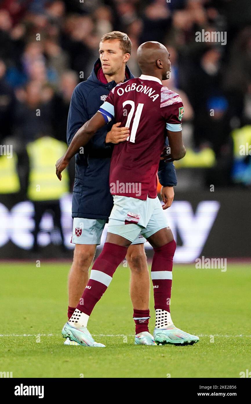 Angelo Ogbonna de West Ham est consolé après le troisième tour de la Carabao Cup au stade de Londres, à Londres. Date de la photo: Mercredi 9 novembre 2022. Banque D'Images