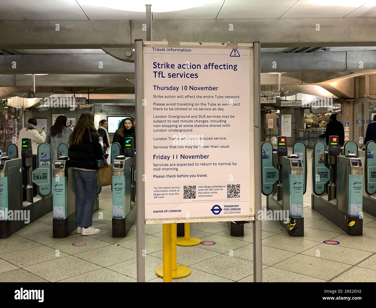 Westminster, Londres, Royaume-Uni. 8th novembre 2022. Un avis TfL à la gare de Westminster informant les clients d'une grève du métro le jeudi 11th novembre. Les passagers sont informés que la grève affectera l'ensemble du réseau de métro et évitera tout déplacement. Crédit : Maureen McLean/Alay Live News Banque D'Images