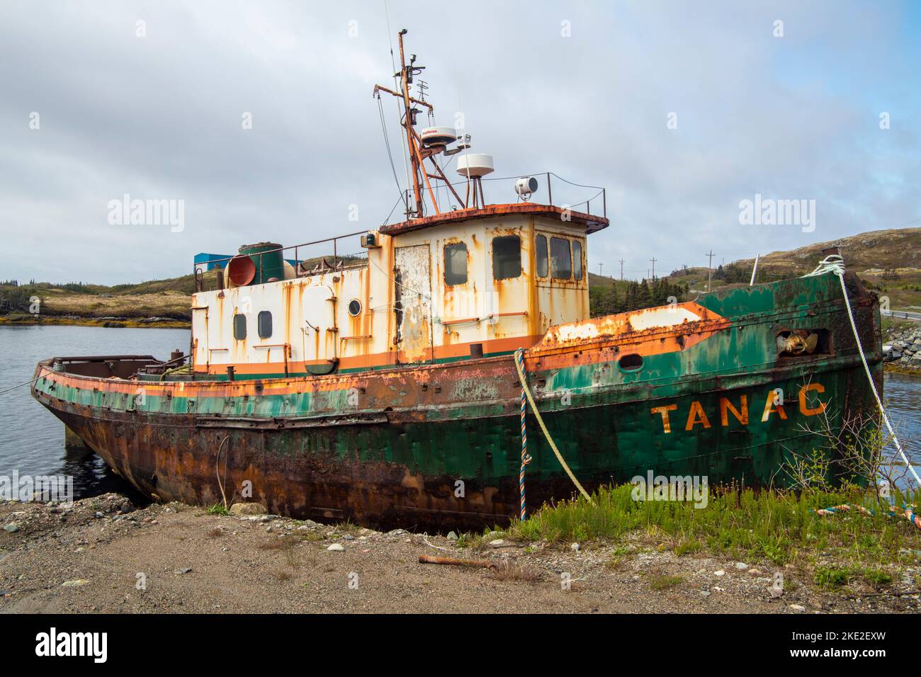 Bateau de pêche abandonné à marée basse, Port aux Basques, Terre-Neuve-et-Labrador, T.-N.-L., Canada Banque D'Images