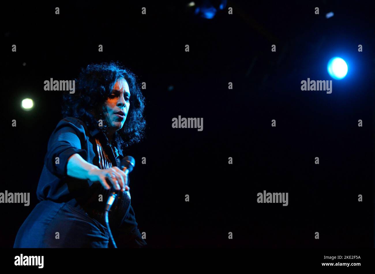 Sur scène, le chanteur brésilien GAL Costa présente un spectacle. Elle était une figure principale de la scène musicale tropicalia et bossa nova au Brésil - 30 juillet 2014 Banque D'Images