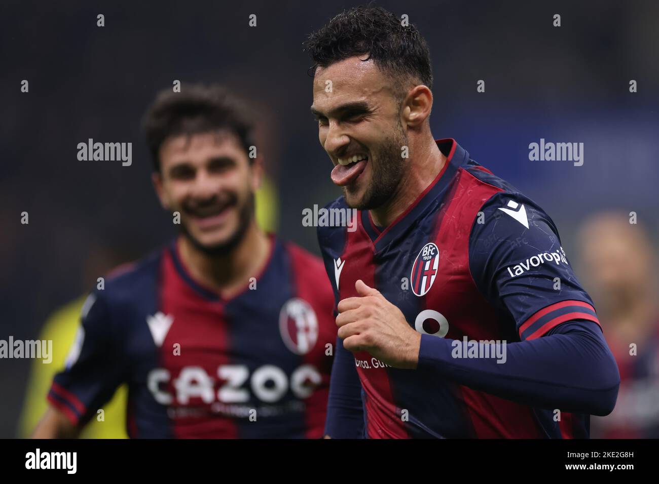 Milan, Italie, 9th novembre 2022. Charalampos Lykogiannis de Bologna FC fête après avoir obtenu un score pour donner à la partie une avance de 1-0 lors de la série Un match à Giuseppe Meazza, Milan. Le crédit photo devrait se lire: Jonathan Moscrop / Sportimage Banque D'Images