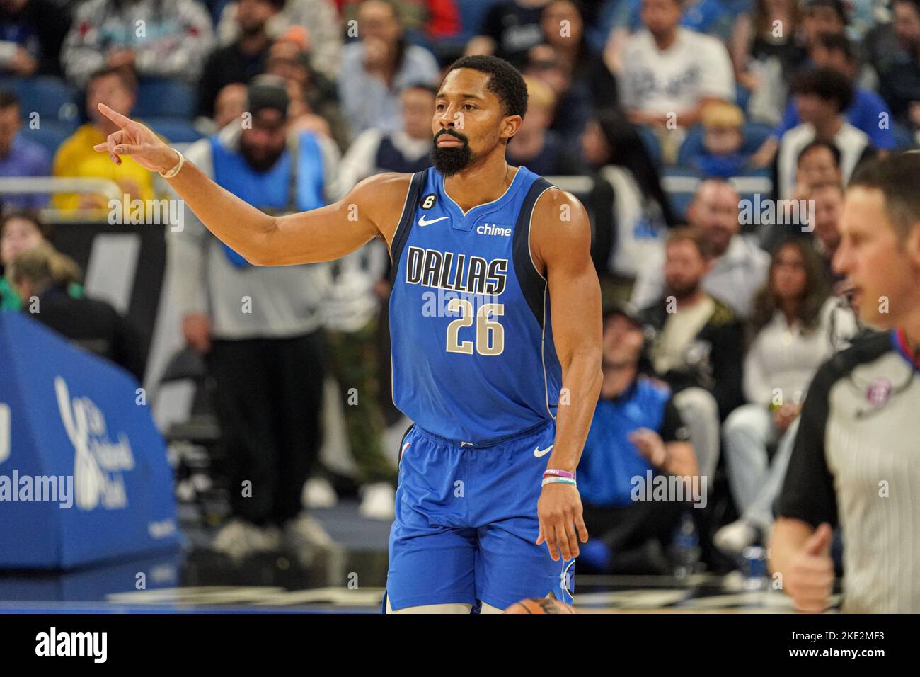 Orlando, Floride, États-Unis, 9 novembre 2022, Dallas Mavericks point Guard Spencer Dinwiddie #26 dans la première moitié au centre Amway. (Crédit photo : Marty Jean-Louis) Banque D'Images