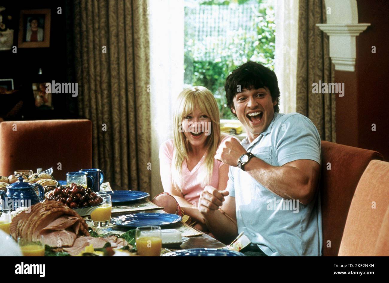 MOINS CHER PAR LA DOUZAINE, HILARY DUFF, TOM WELLING, 2003 Banque D'Images