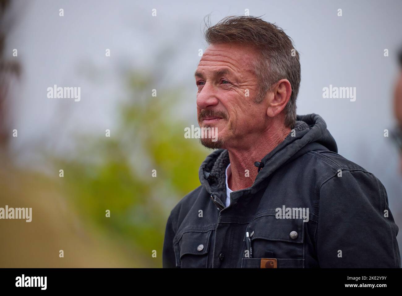 Sean Penn à Kiev, Ukraine.le président de l'Ukraine, Volodymyr Zelensky, a tenu une réunion avec l'acteur, le cinéaste, scénariste et producteur américain, Sean Penn, gagnant Oscar, qui vient en Ukraine pour la troisième fois lors de l'invasion à grande échelle de la Russie. Le Chef de l'Etat a remercié Sean Penn pour l'attention et le soutien qu'il a apporté à l'Ukraine et à son peuple depuis le début de cette guerre. Volodymyr Zelenskyy a parlé de la situation actuelle dans le pays. Les interlocuteurs ont discuté des possibilités de soutenir l'Ukraine et de maintenir l'attention du monde sur les événements tragiques qui se produisent Banque D'Images Sean Penn à Kiev, Ukraine.le président de l'Ukraine, Volodymyr Zelensky, a tenu une réunion avec l'acteur, le cinéaste, scénariste et producteur américain, Sean Penn, gagnant Oscar, qui vient en Ukraine pour la troisième fois lors de l'invasion à grande échelle de la Russie. Le Chef de l'Etat a remercié Sean Penn pour l'attention et le soutien qu'il a apporté à l'Ukraine et à son peuple depuis le début de cette guerre. Volodymyr Zelenskyy a parlé de la situation actuelle dans le pays. Les interlocuteurs ont discuté des possibilités de soutenir l'Ukraine et de maintenir l'attention du monde sur les événements tragiques qui se produisent Banque D'Images