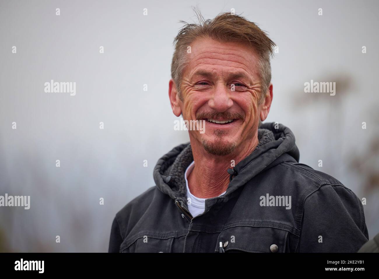 Sean Penn à Kiev, Ukraine.le président de l'Ukraine, Volodymyr Zelensky, a tenu une réunion avec l'acteur, le cinéaste, scénariste et producteur américain, Sean Penn, gagnant Oscar, qui vient en Ukraine pour la troisième fois lors de l'invasion à grande échelle de la Russie. Le Chef de l'Etat a remercié Sean Penn pour l'attention et le soutien qu'il a apporté à l'Ukraine et à son peuple depuis le début de cette guerre. Volodymyr Zelenskyy a parlé de la situation actuelle dans le pays. Les interlocuteurs ont discuté des possibilités de soutenir l'Ukraine et de maintenir l'attention du monde sur les événements tragiques qui se produisent Banque D'Images Sean Penn à Kiev, Ukraine.le président de l'Ukraine, Volodymyr Zelensky, a tenu une réunion avec l'acteur, le cinéaste, scénariste et producteur américain, Sean Penn, gagnant Oscar, qui vient en Ukraine pour la troisième fois lors de l'invasion à grande échelle de la Russie. Le Chef de l'Etat a remercié Sean Penn pour l'attention et le soutien qu'il a apporté à l'Ukraine et à son peuple depuis le début de cette guerre. Volodymyr Zelenskyy a parlé de la situation actuelle dans le pays. Les interlocuteurs ont discuté des possibilités de soutenir l'Ukraine et de maintenir l'attention du monde sur les événements tragiques qui se produisent Banque D'Images