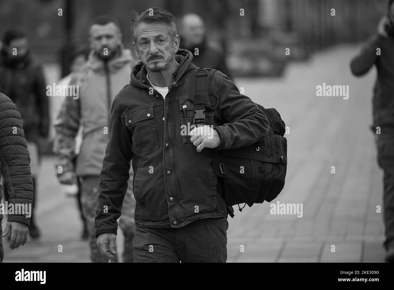 Sean Penn à Kiev, Ukraine.le président de l'Ukraine, Volodymyr Zelensky, a tenu une réunion avec l'acteur, le cinéaste, scénariste et producteur américain, Sean Penn, gagnant Oscar, qui vient en Ukraine pour la troisième fois lors de l'invasion à grande échelle de la Russie. Le Chef de l'Etat a remercié Sean Penn pour l'attention et le soutien qu'il a apporté à l'Ukraine et à son peuple depuis le début de cette guerre. Volodymyr Zelenskyy a parlé de la situation actuelle dans le pays. Les interlocuteurs ont discuté des possibilités de soutenir l'Ukraine et de maintenir l'attention du monde sur les événements tragiques qui se produisent Banque D'Images Sean Penn à Kiev, Ukraine.le président de l'Ukraine, Volodymyr Zelensky, a tenu une réunion avec l'acteur, le cinéaste, scénariste et producteur américain, Sean Penn, gagnant Oscar, qui vient en Ukraine pour la troisième fois lors de l'invasion à grande échelle de la Russie. Le Chef de l'Etat a remercié Sean Penn pour l'attention et le soutien qu'il a apporté à l'Ukraine et à son peuple depuis le début de cette guerre. Volodymyr Zelenskyy a parlé de la situation actuelle dans le pays. Les interlocuteurs ont discuté des possibilités de soutenir l'Ukraine et de maintenir l'attention du monde sur les événements tragiques qui se produisent Banque D'Images