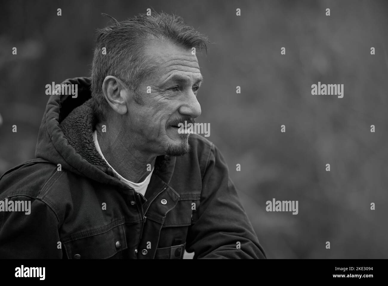 Sean Penn à Kiev, Ukraine.le président de l'Ukraine, Volodymyr Zelensky, a tenu une réunion avec l'acteur, le cinéaste, scénariste et producteur américain, Sean Penn, gagnant Oscar, qui vient en Ukraine pour la troisième fois lors de l'invasion à grande échelle de la Russie. Le Chef de l'Etat a remercié Sean Penn pour l'attention et le soutien qu'il a apporté à l'Ukraine et à son peuple depuis le début de cette guerre. Volodymyr Zelenskyy a parlé de la situation actuelle dans le pays. Les interlocuteurs ont discuté des possibilités de soutenir l'Ukraine et de maintenir l'attention du monde sur les événements tragiques qui se produisent Banque D'Images Sean Penn à Kiev, Ukraine.le président de l'Ukraine, Volodymyr Zelensky, a tenu une réunion avec l'acteur, le cinéaste, scénariste et producteur américain, Sean Penn, gagnant Oscar, qui vient en Ukraine pour la troisième fois lors de l'invasion à grande échelle de la Russie. Le Chef de l'Etat a remercié Sean Penn pour l'attention et le soutien qu'il a apporté à l'Ukraine et à son peuple depuis le début de cette guerre. Volodymyr Zelenskyy a parlé de la situation actuelle dans le pays. Les interlocuteurs ont discuté des possibilités de soutenir l'Ukraine et de maintenir l'attention du monde sur les événements tragiques qui se produisent Banque D'Images