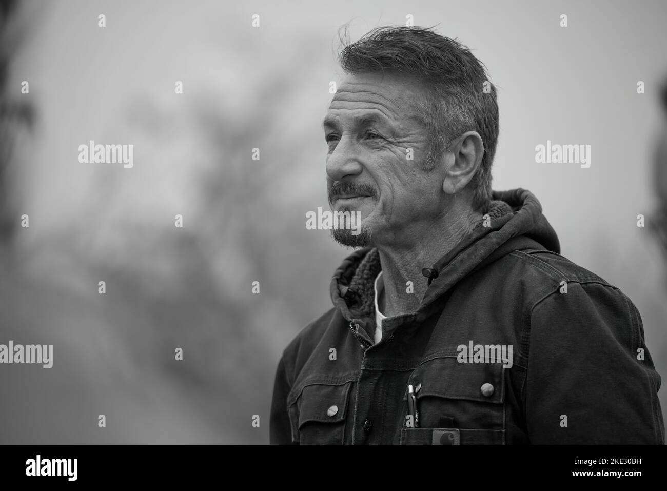 Sean Penn à Kiev, Ukraine.le président de l'Ukraine, Volodymyr Zelensky, a tenu une réunion avec l'acteur, le cinéaste, scénariste et producteur américain, Sean Penn, gagnant Oscar, qui vient en Ukraine pour la troisième fois lors de l'invasion à grande échelle de la Russie. Le Chef de l'Etat a remercié Sean Penn pour l'attention et le soutien qu'il a apporté à l'Ukraine et à son peuple depuis le début de cette guerre. Volodymyr Zelenskyy a parlé de la situation actuelle dans le pays. Les interlocuteurs ont discuté des possibilités de soutenir l'Ukraine et de maintenir l'attention du monde sur les événements tragiques qui se produisent Banque D'Images Sean Penn à Kiev, Ukraine.le président de l'Ukraine, Volodymyr Zelensky, a tenu une réunion avec l'acteur, le cinéaste, scénariste et producteur américain, Sean Penn, gagnant Oscar, qui vient en Ukraine pour la troisième fois lors de l'invasion à grande échelle de la Russie. Le Chef de l'Etat a remercié Sean Penn pour l'attention et le soutien qu'il a apporté à l'Ukraine et à son peuple depuis le début de cette guerre. Volodymyr Zelenskyy a parlé de la situation actuelle dans le pays. Les interlocuteurs ont discuté des possibilités de soutenir l'Ukraine et de maintenir l'attention du monde sur les événements tragiques qui se produisent Banque D'Images