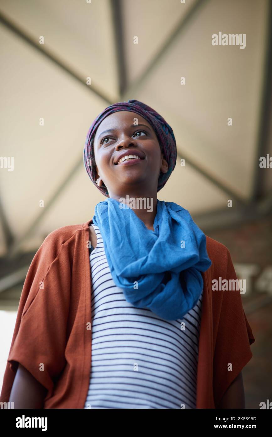 L'éducation est la clé d'un avenir meilleur : un étudiant universitaire sur le campus. Banque D'Images