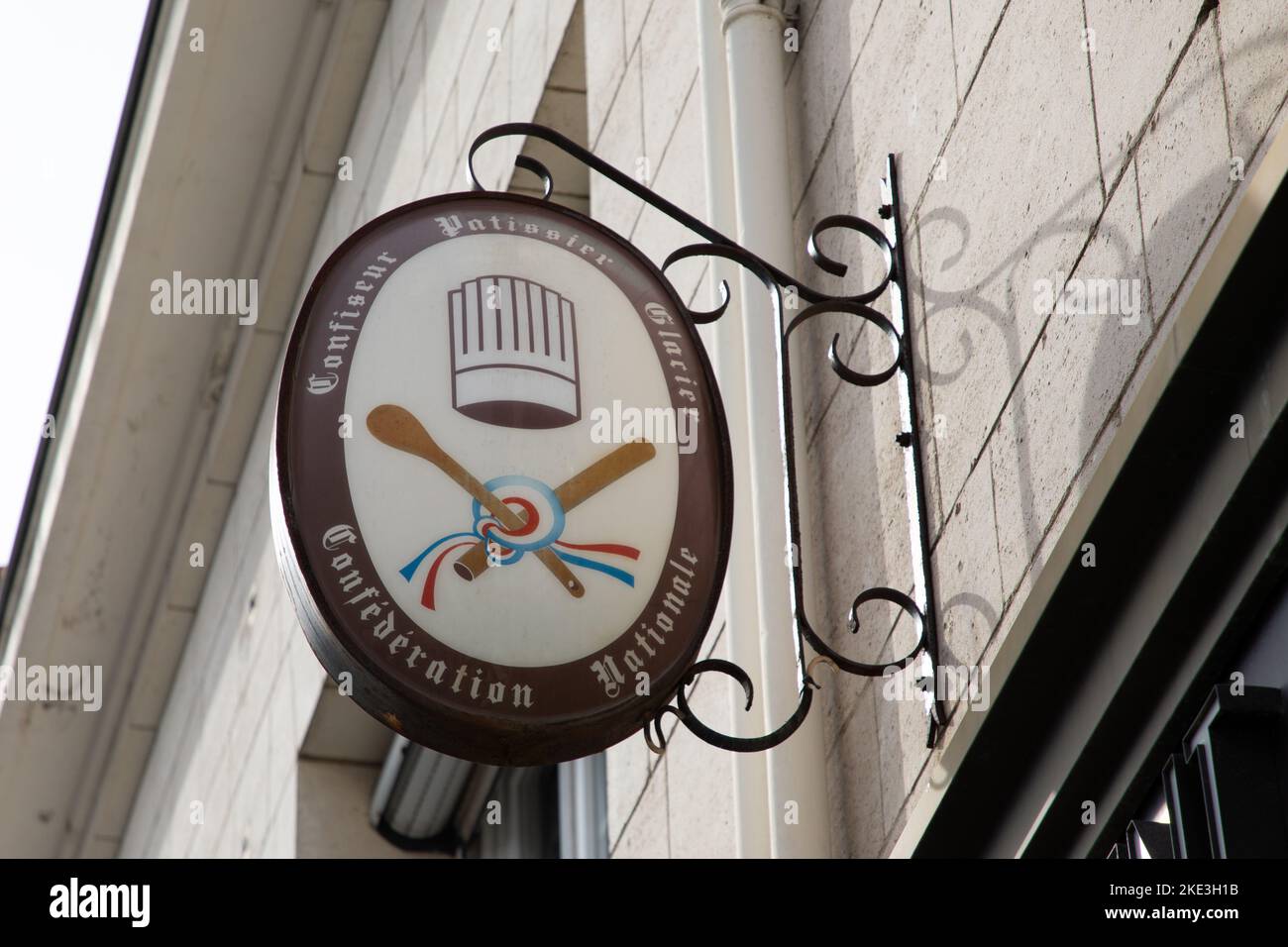 Bordeaux , Aquitaine France - 11 01 2022 : confédération nationale patissier confieur texte du glacier logo et signe de l'influent chef pâtissier c Banque D'Images
