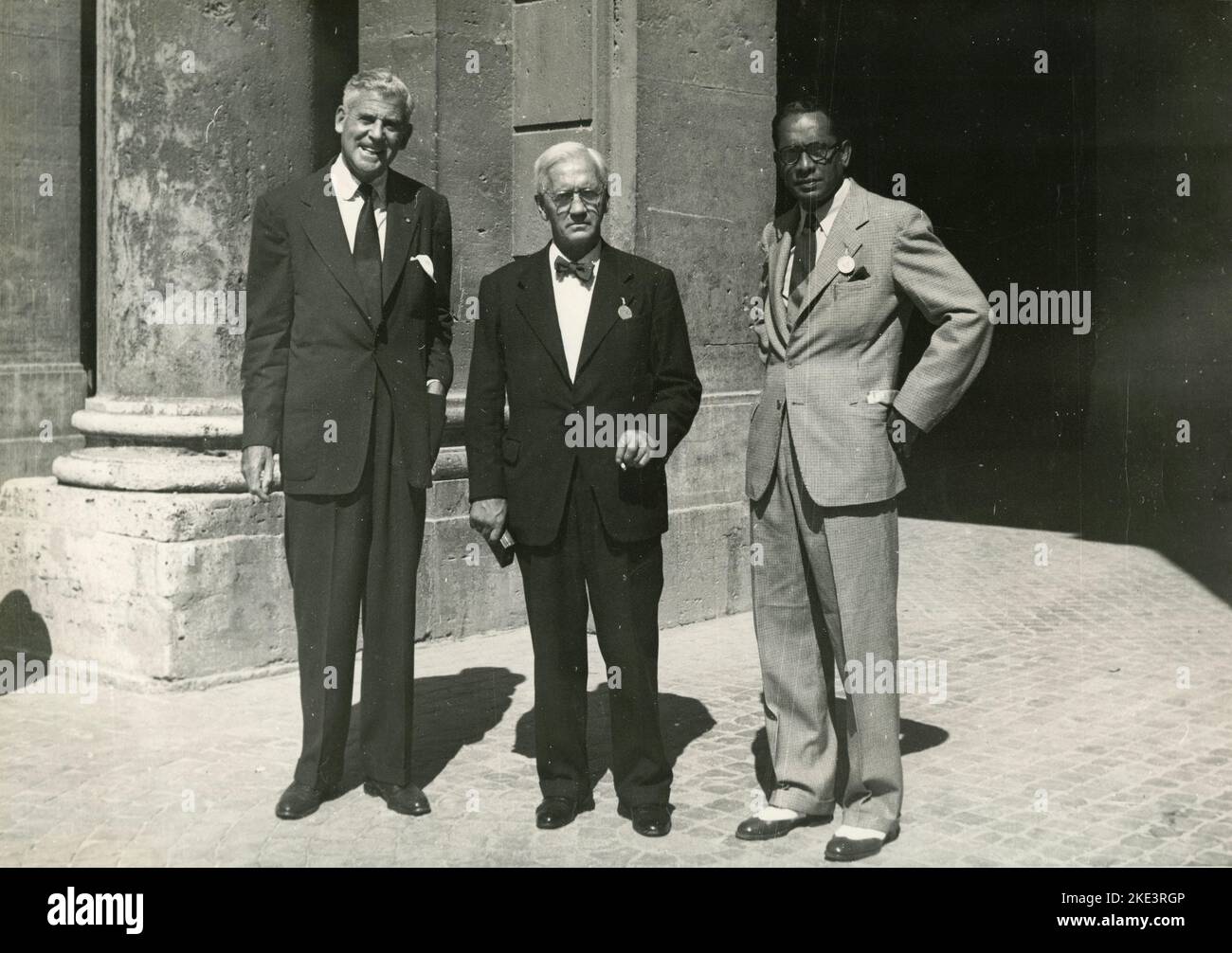 Médecin écossais et microbiologiste Alexander Fleming (centre), 1940s Banque D'Images