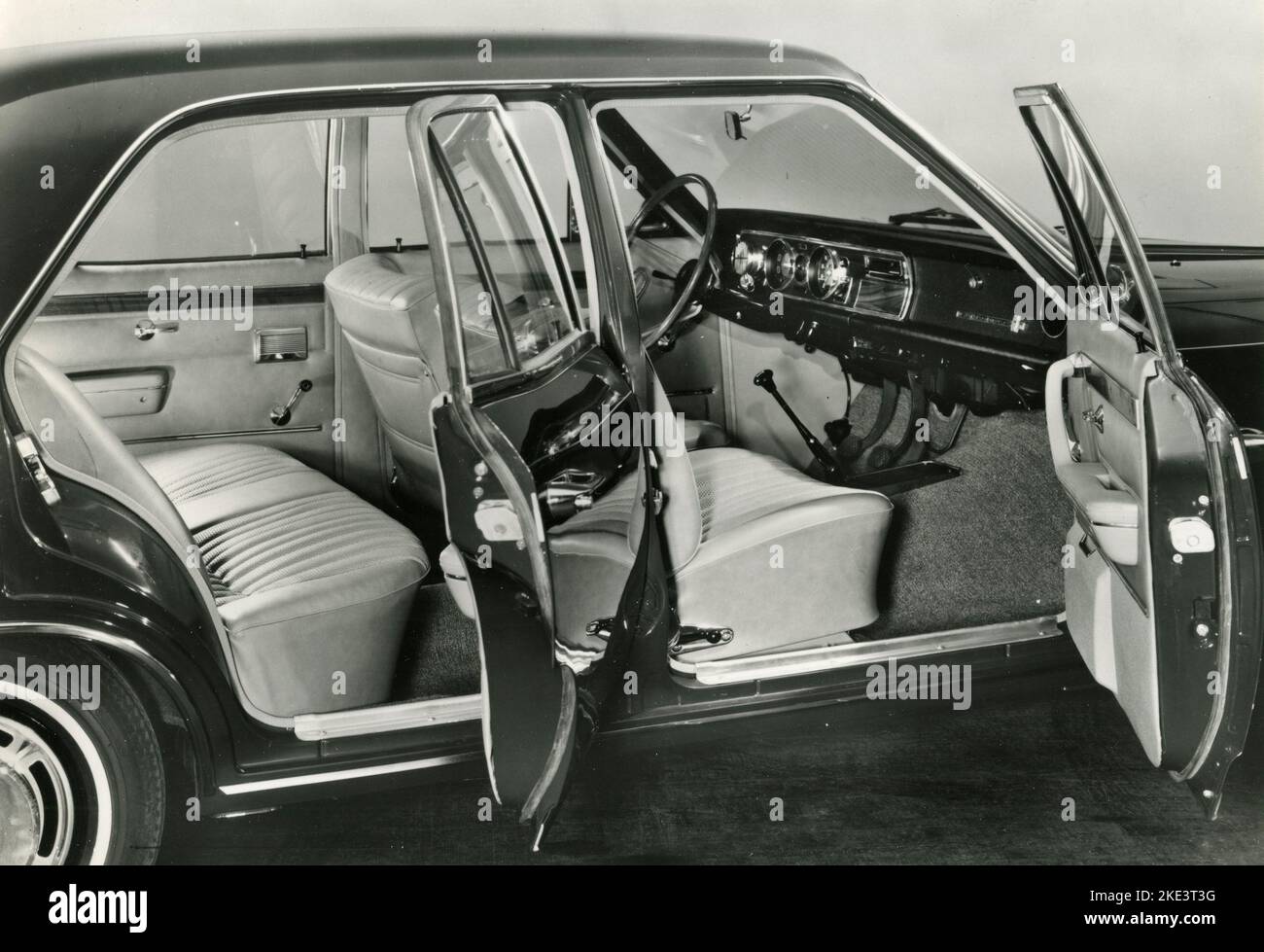 Vue intérieure de la voiture Opel Commodore 4 portes, Allemagne 1967 Banque D'Images