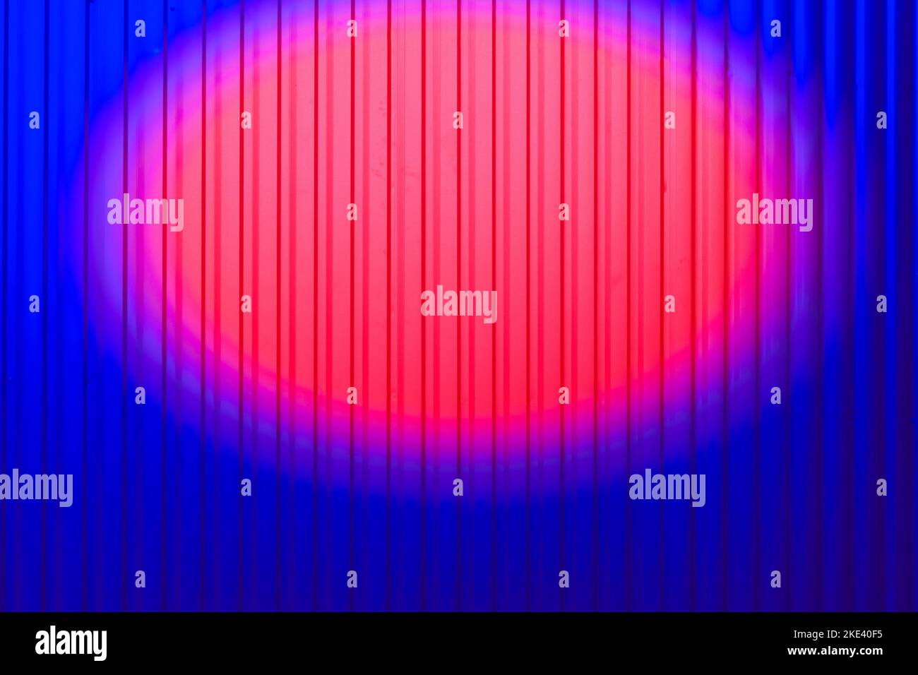 Surface nervurée rayée bleue avec ovale rouge pour le texte Banque D'Images