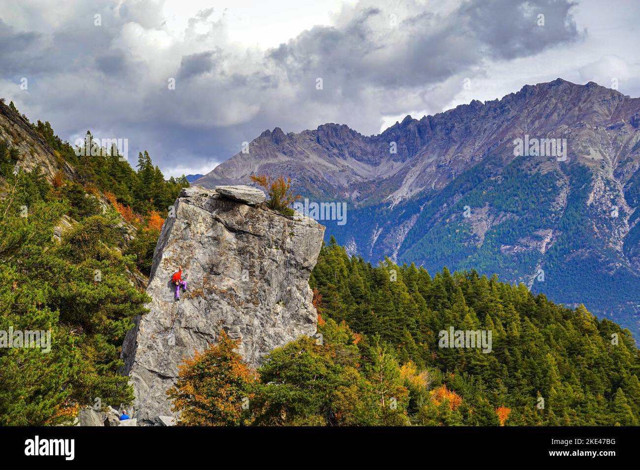 Escalade à Réotier, automne dans les Alpes Maritimes, Alpes françaises, Alpes, France, UE Banque D'Images