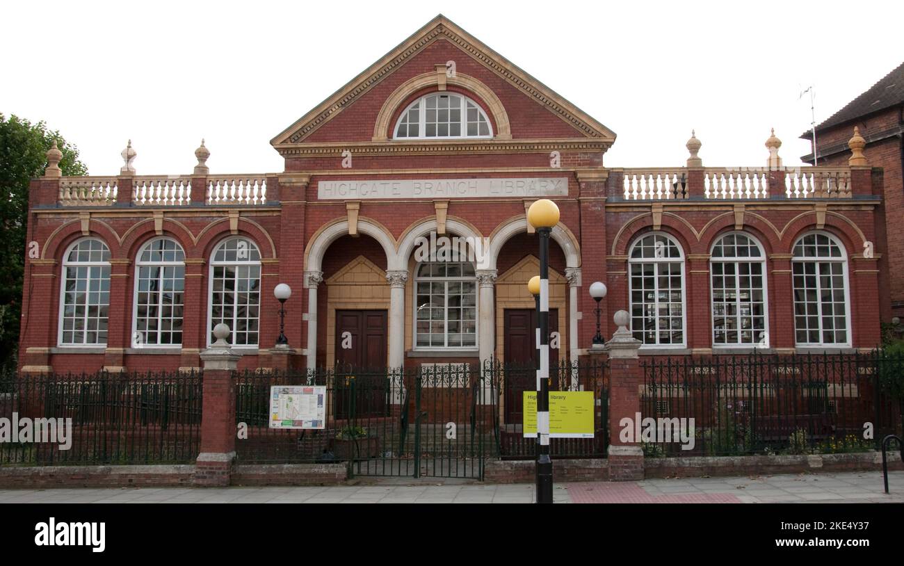 Highgate Branch Library, Highgate Village, Londres, Royaume-Uni. Highgate, l'une des banlieues les plus chères de Londres, était à l'origine un village à l'extérieur de Londres. Banque D'Images