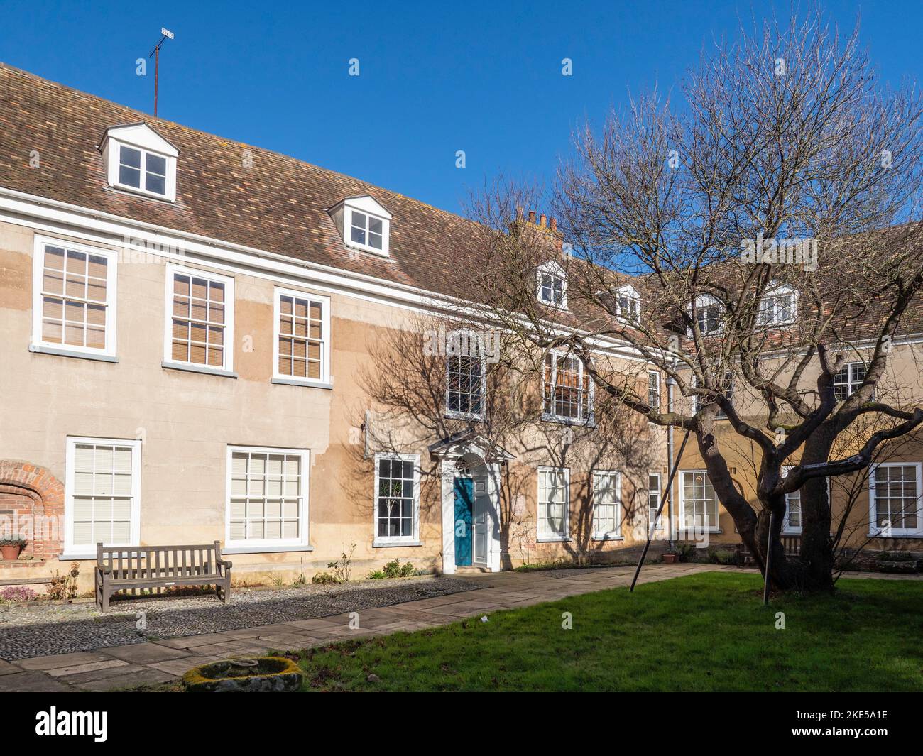 Courtyard of Thoresby College, qui abrite le King's Lynn Preservation Trust, King's Lynn, Norfolk, Angleterre Banque D'Images