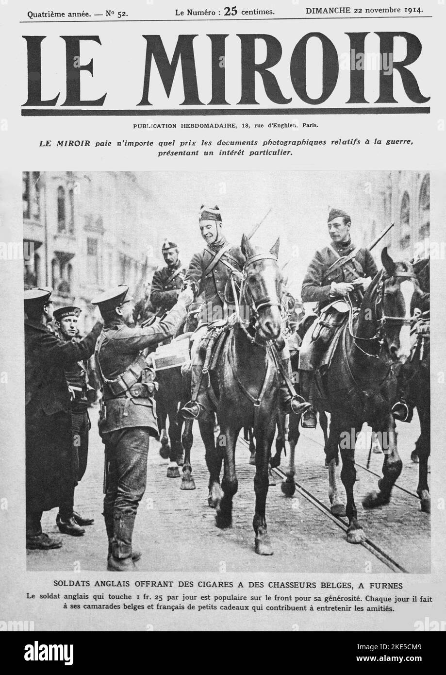 LE MIRAIR # 52 dtd nov 22,1914 : soldats anglais offrant des cigares aux lanceurs belges Banque D'Images