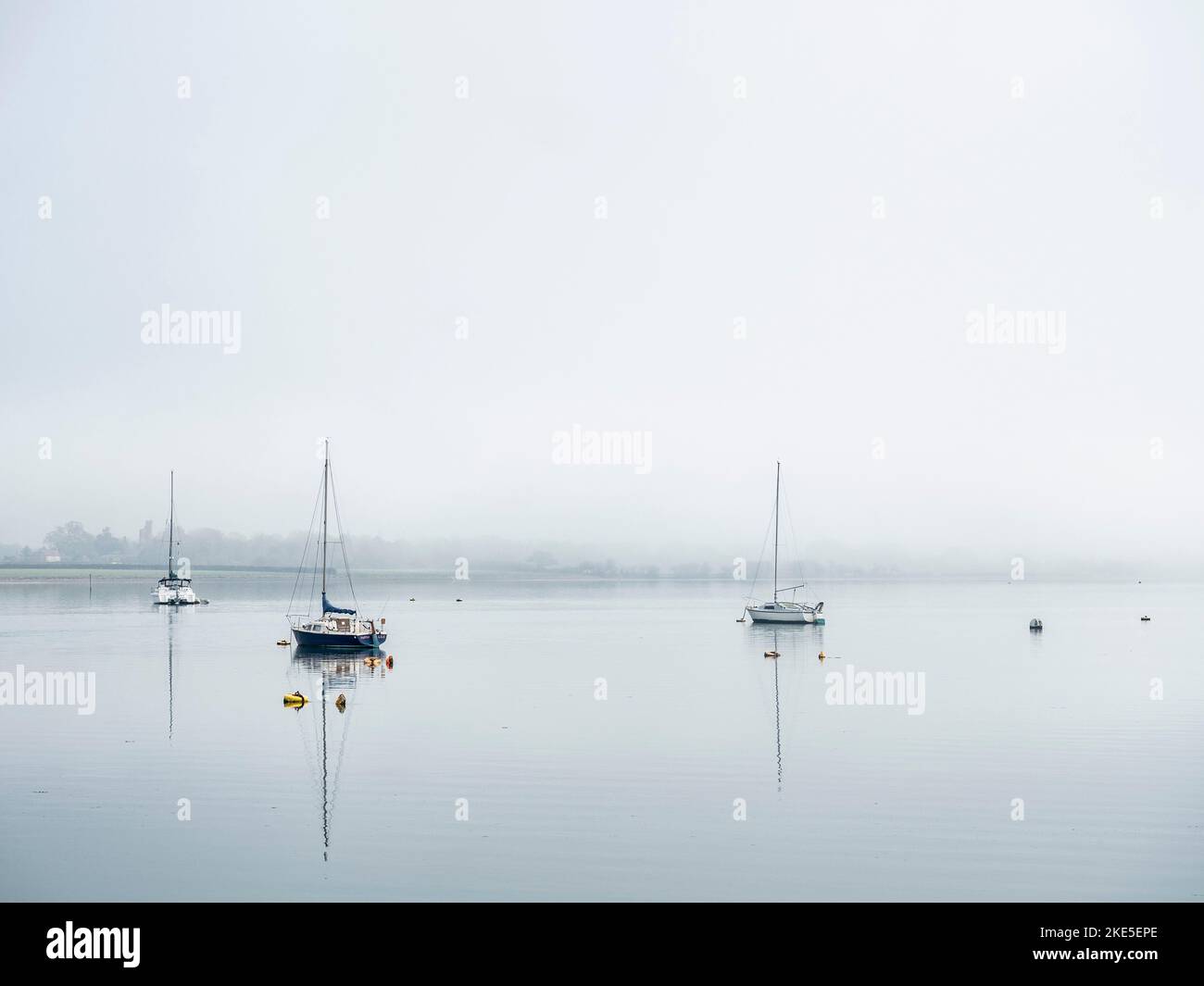 Misty Morning, Chichester Harbour, Langstone, Havant, Hampshire, Angleterre Banque D'Images