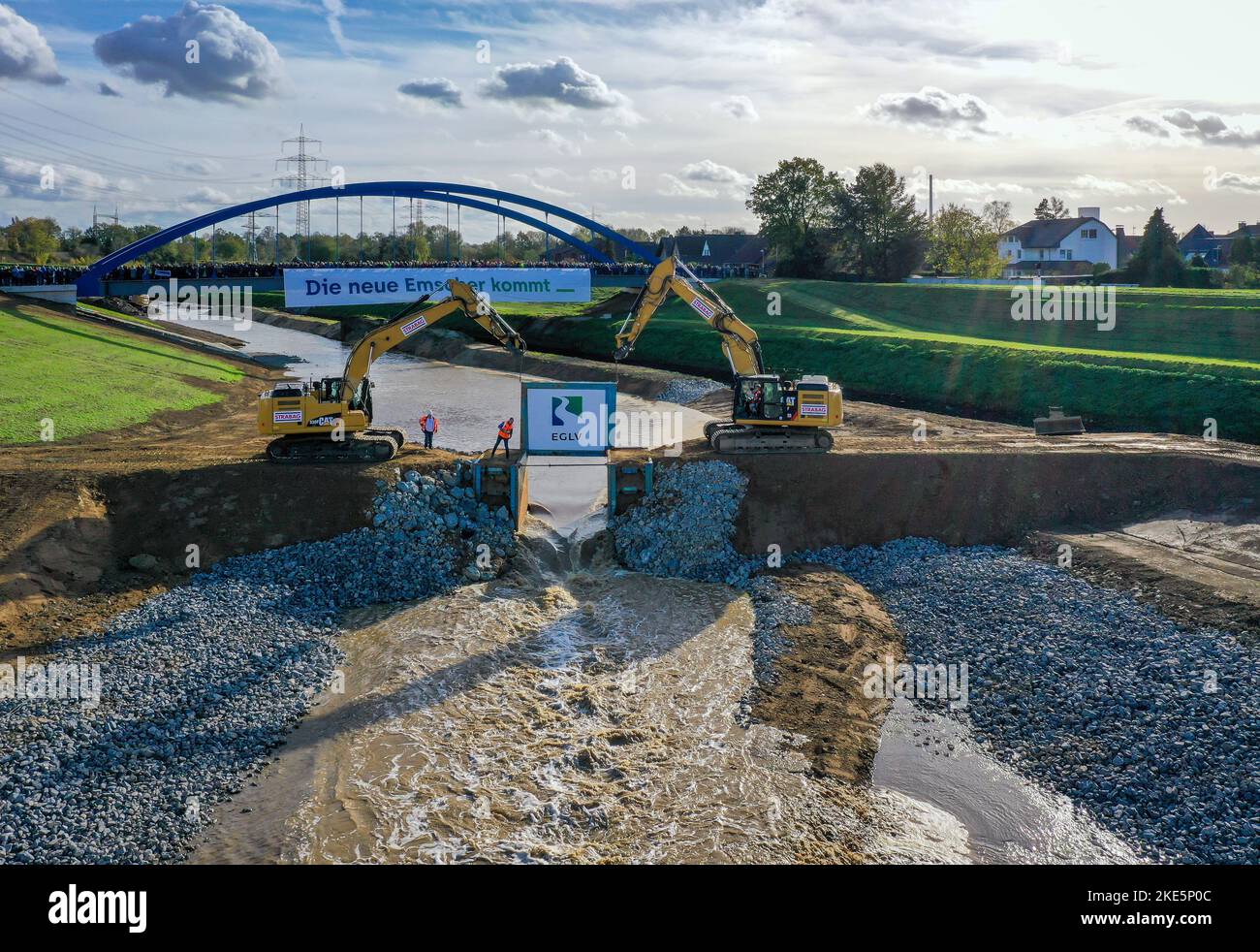 Dinslaken, Voerde, Rhénanie-du-Nord-Westphalie, Allemagne - inauguration du nouvel estuaire de l'Emscher dans le Rhin. L'embouchure de l'Emscher dans le Rhin h. Banque D'Images