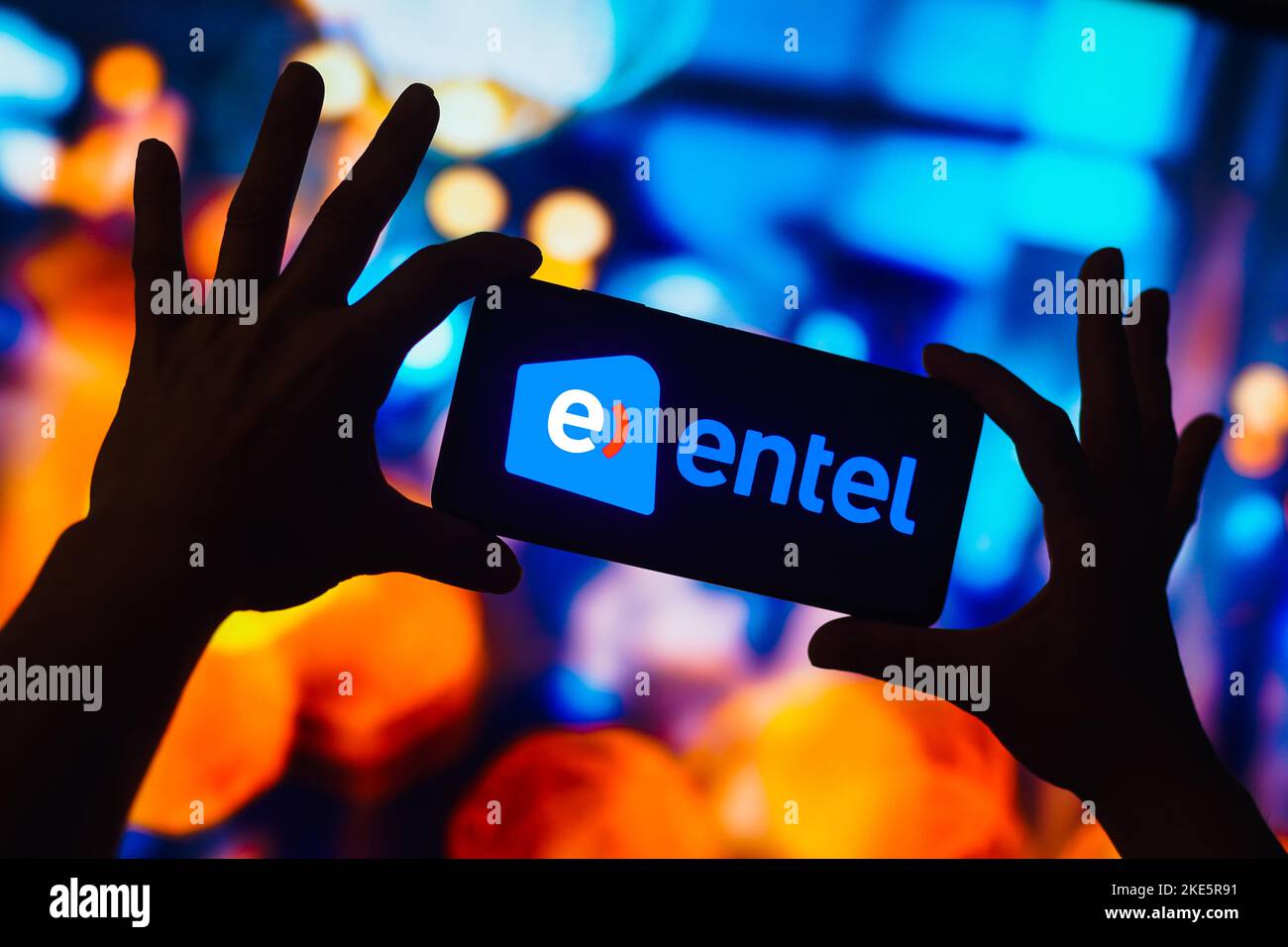 Dans cette illustration, le logo Entel s'affiche sur l'écran d'un smartphone. Banque D'Images Dans cette illustration, le logo Entel s'affiche sur l'écran d'un smartphone. Banque D'Images
