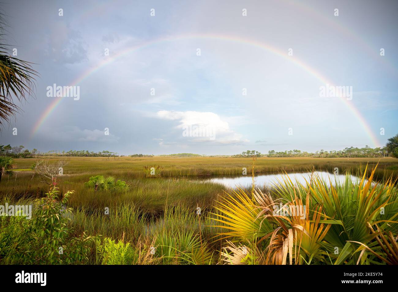Arc-en-ciel sur St Marc Banque D'Images
