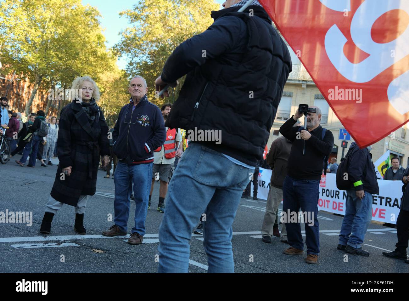 Toulouse, France, 10 novembre 2022, la CGT a renouvelé pour la troisième fois en six semaines une manifestation et un appel à la grève sur 10 novembre 2022, à Toulouse (France). Avec un faible taux de participants, le cortège s'est déplacé vers le centre-ville pour exiger des salaires et des pensions plus élevés. Photo de Patrick Batard/ABACAPRESS.COM Banque D'Images