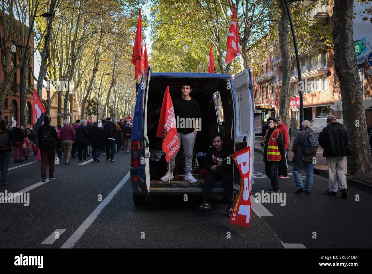 Toulouse, France, 10 novembre 2022, la CGT a renouvelé pour la troisième fois en six semaines une manifestation et un appel à la grève sur 10 novembre 2022, à Toulouse (France). Avec un faible taux de participants, le cortège s'est déplacé vers le centre-ville pour exiger des salaires et des pensions plus élevés. Photo de Patrick Batard/ABACAPRESS.COM Banque D'Images