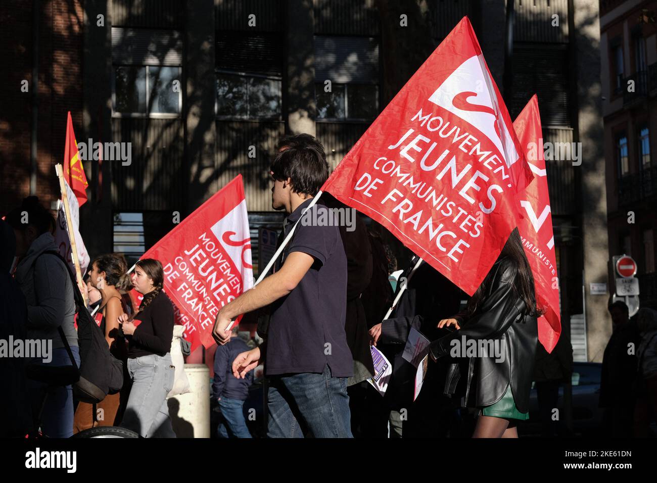 Toulouse, France, 10 novembre 2022, la CGT a renouvelé pour la troisième fois en six semaines une manifestation et un appel à la grève sur 10 novembre 2022, à Toulouse (France). Avec un faible taux de participants, le cortège s'est déplacé vers le centre-ville pour exiger des salaires et des pensions plus élevés. Photo de Patrick Batard/ABACAPRESS.COM Banque D'Images